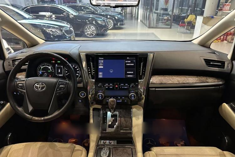 Used Toyota Vellfire 2021 Crown Dual-Engine 2.5L HV Supreme Edition Interior 3