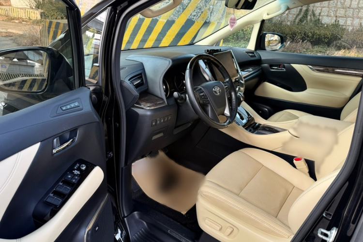 Used Toyota Vellfire 2021 Crown Dual-Engine 2.5L HV Supreme Edition Interior 3