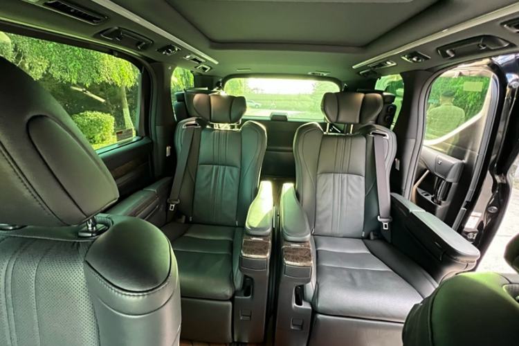 Used Toyota Vellfire 2021 Crown Dual-Engine 2.5L HV Supreme Edition Interior 4