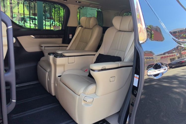 Used Toyota Vellfire 2021 Crown Dual-Engine 2.5L HV Supreme Edition Interior 4