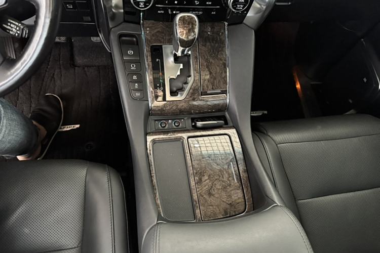 Used Toyota Vellfire 2021 Crown Dual-Engine 2.5L HV Supreme Edition Interior 4