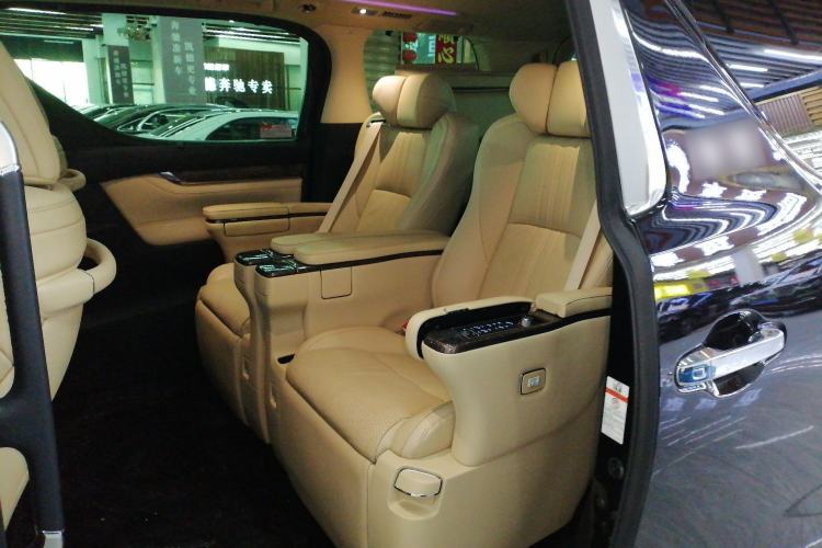 Used Toyota Vellfire 2021 Crown Dual-Engine 2.5L HV Supreme Edition Interior 4