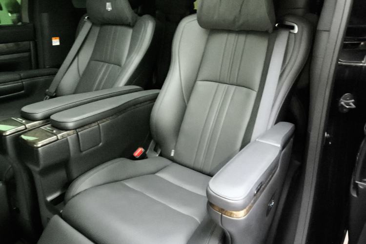 Used Toyota Vellfire 2021 Crown Dual-Engine 2.5L HV Prestige Edition Interior 4
