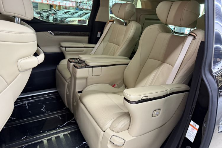 Used Toyota Vellfire 2021 Crown Dual-Engine 2.5L HV Supreme Edition Interior 6
