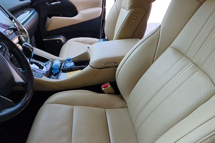 Used Toyota Vellfire 2021 Crown Dual-Engine 2.5L HV Supreme Edition Left Front Seat