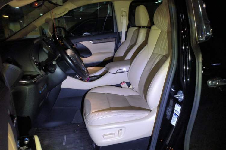Used Toyota Vellfire 2021 Crown Dual-Engine 2.5L HV Prestige Edition Left Front Seat