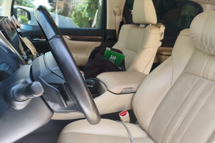 Used Toyota Vellfire 2021 Crown Dual-Engine 2.5L HV Prestige Edition Left Front Seat