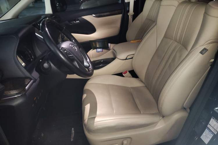 Used Toyota Vellfire 2021 Crown Dual-Engine 2.5L HV Supreme Edition Left Front Seat