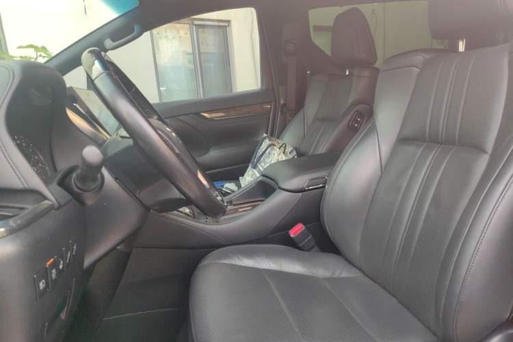 Used Toyota Vellfire 2021 Crown Dual-Engine 2.5L HV Supreme Edition Left Front Seat
