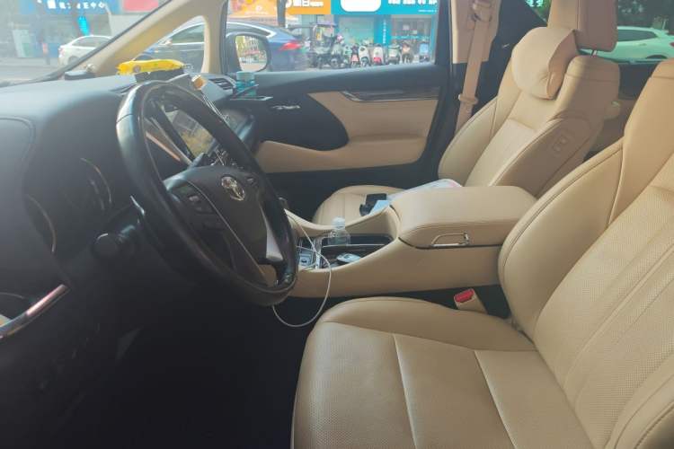 Used Toyota Vellfire 2021 Crown Dual-Engine 2.5L HV Supreme Edition Left Front Seat