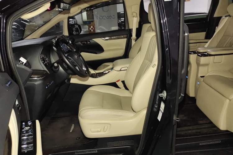 Used Toyota Vellfire 2021 Crown Dual-Engine 2.5L HV Supreme Edition Left Front Seat