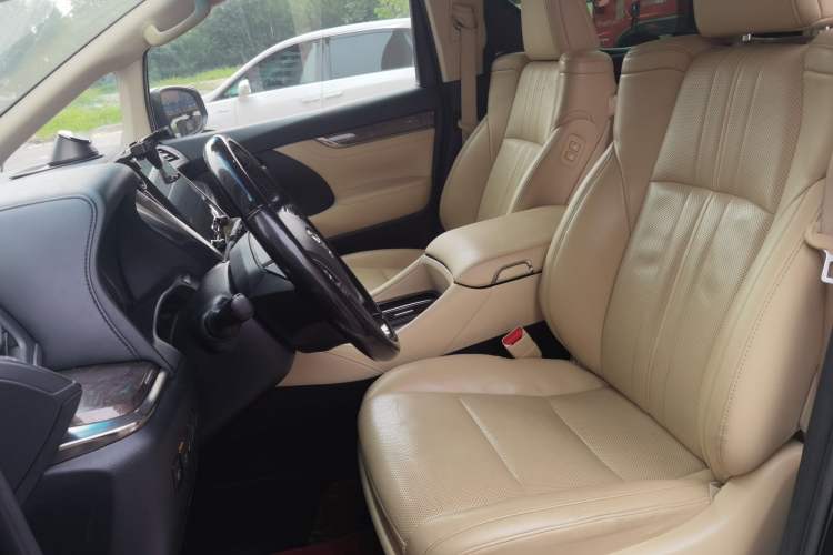 Used Toyota Vellfire 2021 Crown Dual-Engine 2.5L HV Supreme Edition Left Front Seat