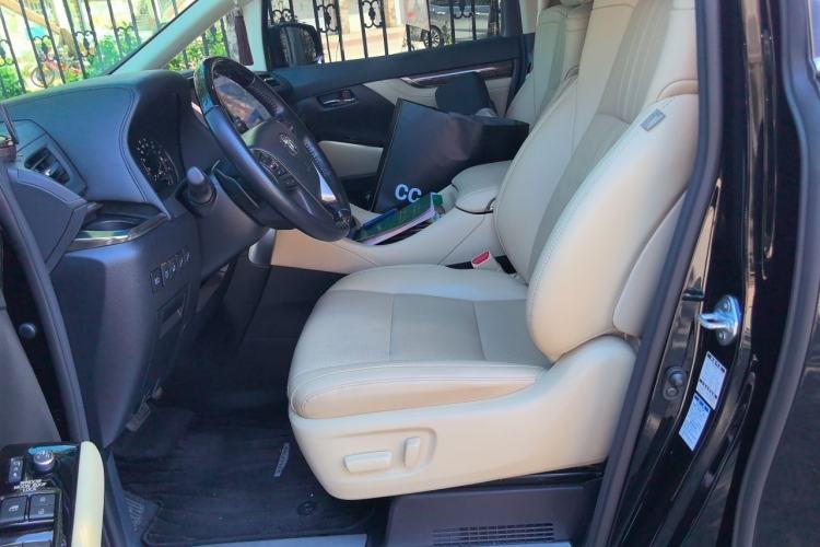 Used Toyota Vellfire 2021 Crown Dual-Engine 2.5L HV Supreme Edition Left Front Seat