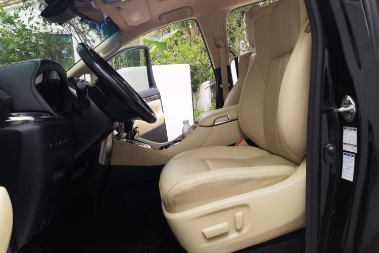 Used Toyota Vellfire 2021 Crown Dual-Engine 2.5L HV Supreme Edition Left Front Seat