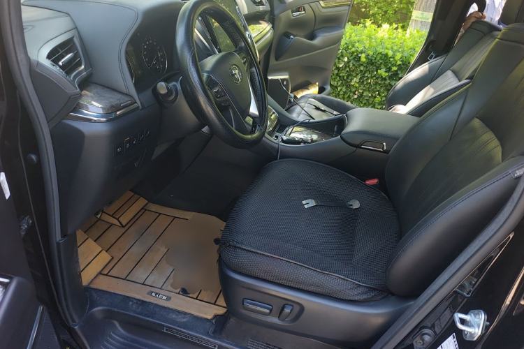 Used Toyota Vellfire 2021 Crown Dual-Engine 2.5L HV Supreme Edition Left Front Seat
