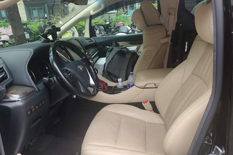Used Toyota Vellfire 2021 Crown Dual-Engine 2.5L HV Prestige Edition Left Front Seat