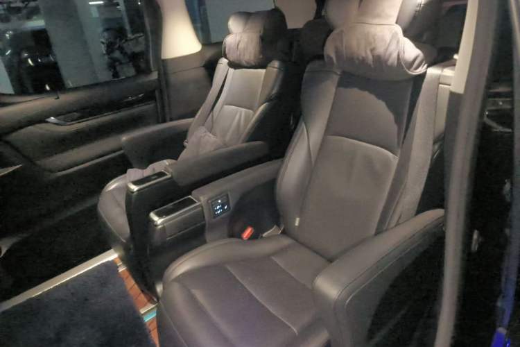 Used Toyota Vellfire 2021 Crown Dual-Engine 2.5L HV Luxury Edition Left Rear Seat