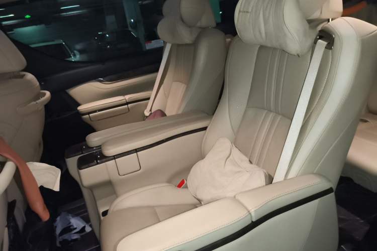 Used Toyota Vellfire 2021 Crown Dual-Engine 2.5L HV Supreme Edition Left Rear Seat