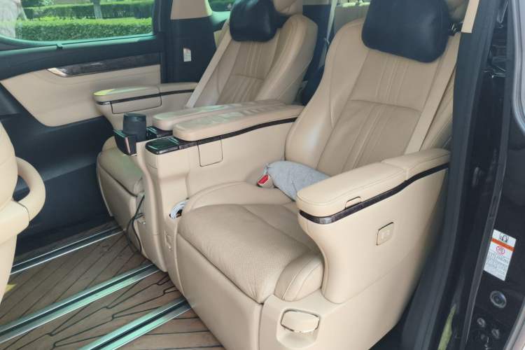 Used Toyota Vellfire 2021 Crown Dual-Engine 2.5L HV Supreme Edition Left Rear Seat
