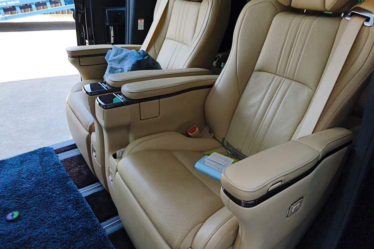 Used Toyota Vellfire 2021 Crown Dual-Engine 2.5L HV Supreme Edition Left Rear Seat