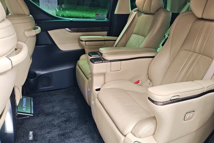 Used Toyota Vellfire 2021 Crown Dual-Engine 2.5L HV Supreme Edition Left Rear Seat