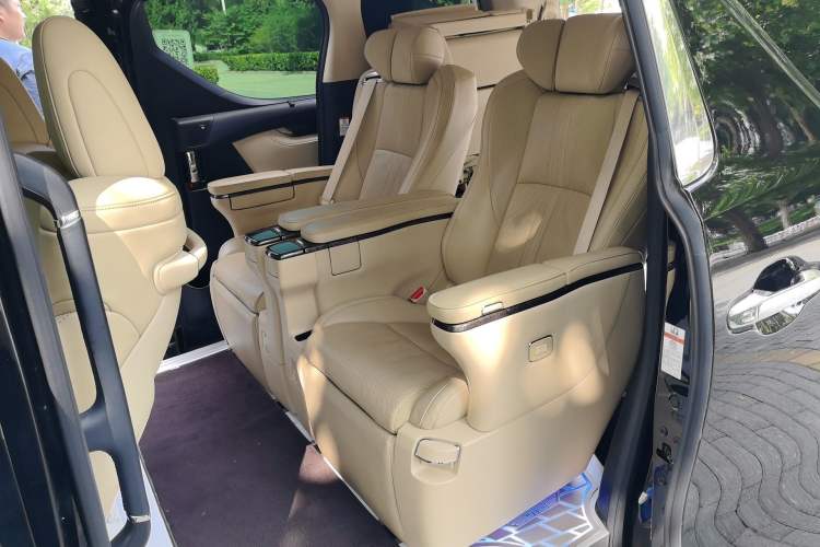 Used Toyota Vellfire 2021 Crown Dual-Engine 2.5L HV Supreme Edition Left Rear Seat