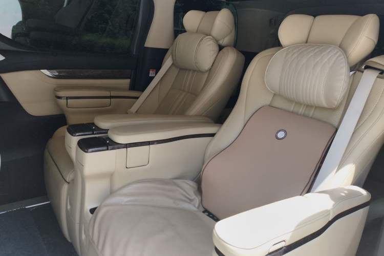 Used Toyota Vellfire 2021 Crown Dual-Engine 2.5L HV Prestige Edition Left Rear Seat