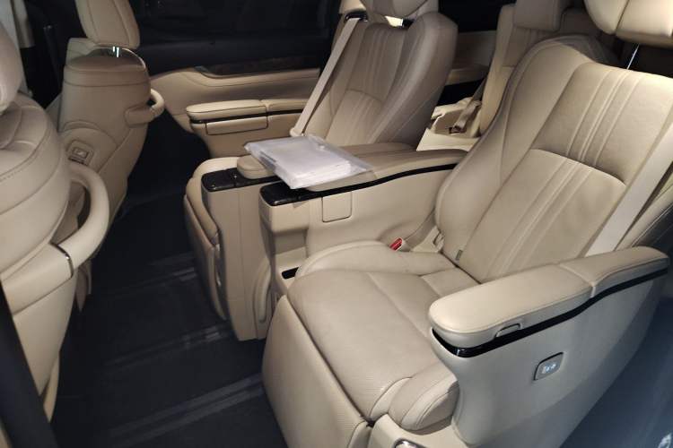 Used Toyota Vellfire 2021 Crown Dual-Engine 2.5L HV Supreme Edition Left Rear Seat