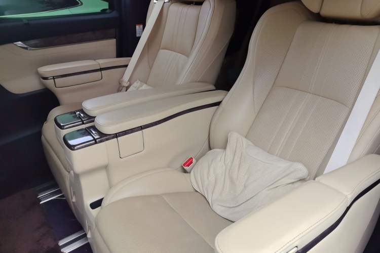 Used Toyota Vellfire 2021 Crown Dual-Engine 2.5L HV Supreme Edition Left Rear Seat