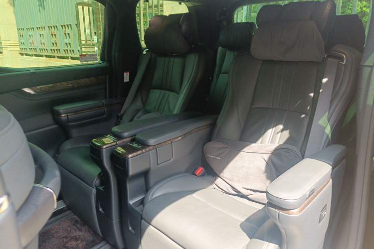 Used Toyota Vellfire 2021 Crown Dual-Engine 2.5L HV Prestige Edition Left Rear Seat