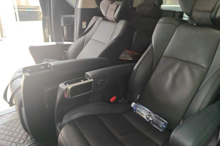 Used Toyota Vellfire 2021 Crown Dual-Engine 2.5L HV Luxury Edition Left Rear Seat