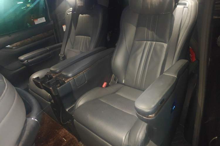 Used Toyota Vellfire 2021 Crown Dual-Engine 2.5L HV Prestige Edition Left Rear Seat