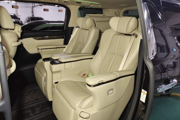Used Toyota Vellfire 2021 Crown Dual-Engine 2.5L HV Supreme Edition Left Rear Seat