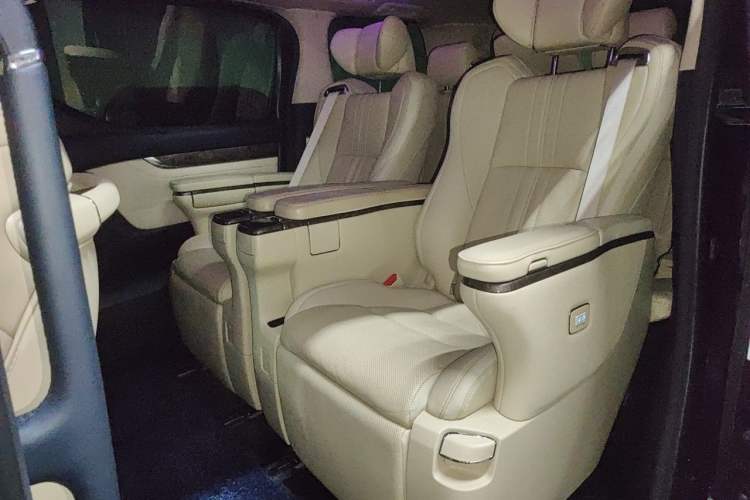 Used Toyota Vellfire 2021 Crown Dual-Engine 2.5L HV Prestige Edition Left Rear Seat