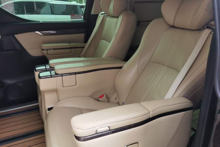 Used Toyota Vellfire 2021 Crown Dual-Engine 2.5L HV Supreme Edition Left Rear Seat