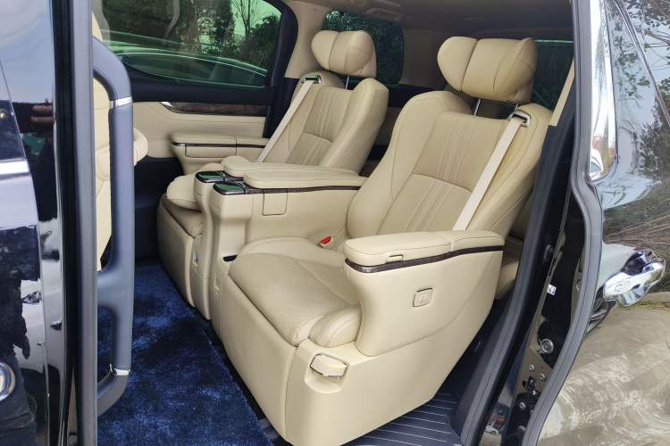 Used Toyota Vellfire 2021 Crown Dual-Engine 2.5L HV Supreme Edition Left Rear Seat
