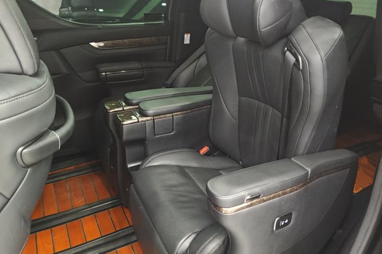 Used Toyota Vellfire 2021 Crown Dual-Engine 2.5L HV Prestige Edition Left Rear Seat