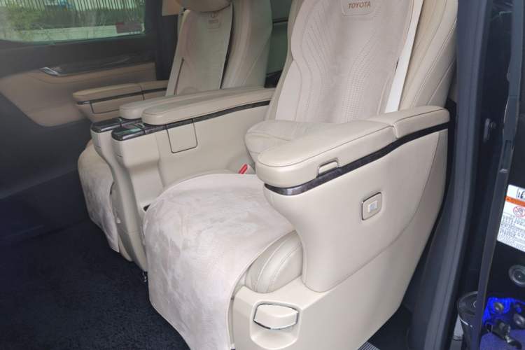 Used Toyota Vellfire 2021 Crown Dual-Engine 2.5L HV Supreme Edition Left Rear Seat