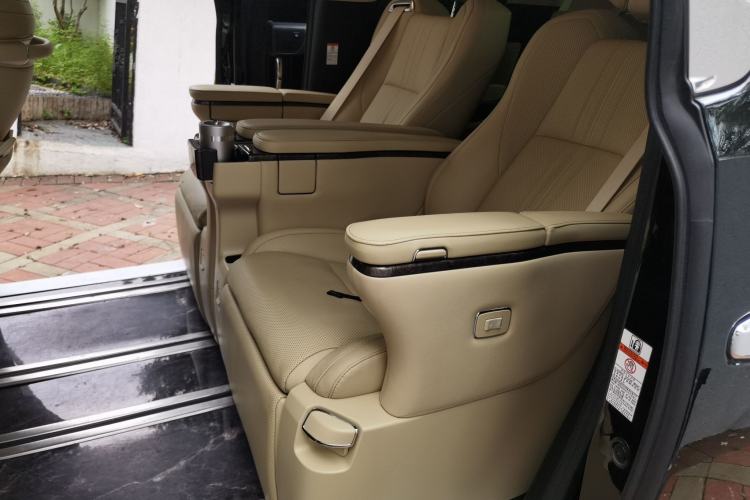 Used Toyota Vellfire 2021 Crown Dual-Engine 2.5L HV Supreme Edition Left Rear Seat