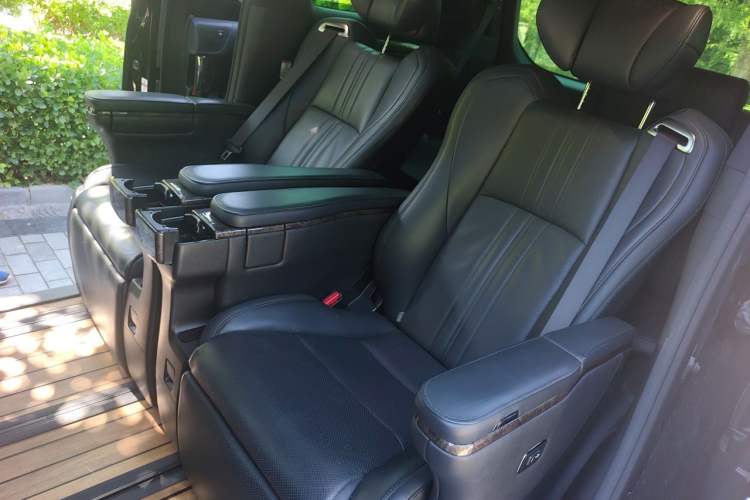 Used Toyota Vellfire 2021 Crown Dual-Engine 2.5L HV Supreme Edition Left Rear Seat
