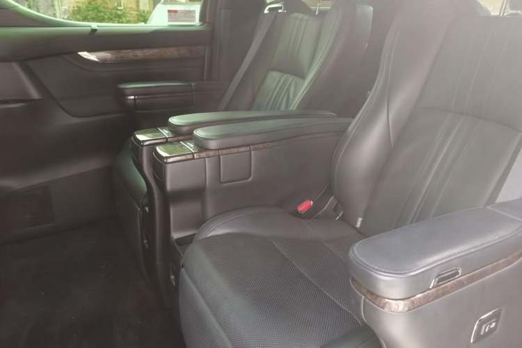 Used Toyota Vellfire 2021 Crown Dual-Engine 2.5L HV Prestige Edition Left Rear Seat