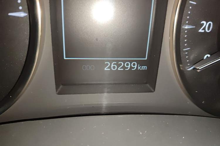 Used Toyota Vellfire 2021 Crown Dual-Engine 2.5L HV Prestige Edition Odometer Close Up