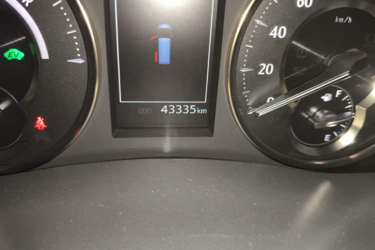 Used Toyota Vellfire 2021 Crown Dual-Engine 2.5L HV Supreme Edition Odometer Close Up