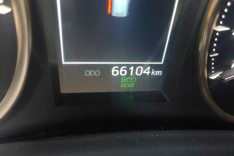 Used Toyota Vellfire 2021 Crown Dual-Engine 2.5L HV Supreme Edition Odometer Close Up