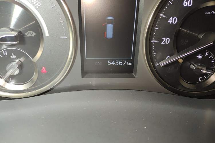 Used Toyota Vellfire 2021 Crown Dual-Engine 2.5L HV Supreme Edition Odometer Close Up