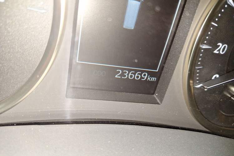 Used Toyota Vellfire 2021 Crown Dual-Engine 2.5L HV Prestige Edition Odometer Close Up