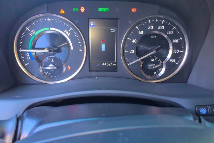 Used Toyota Vellfire 2021 Crown Dual-Engine 2.5L HV Supreme Edition Odometer Close Up