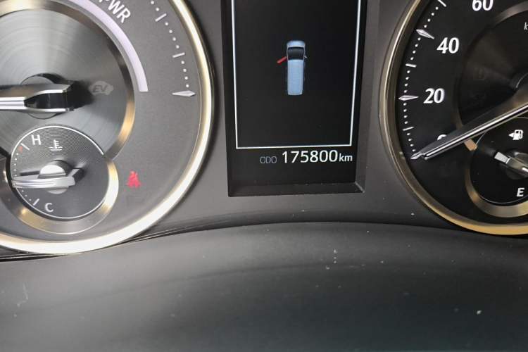 Used Toyota Vellfire 2021 Crown Dual-Engine 2.5L HV Supreme Edition Odometer Close Up