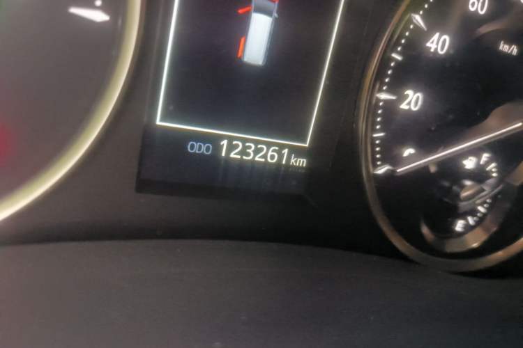 Used Toyota Vellfire 2021 Crown Dual-Engine 2.5L HV Prestige Edition Odometer Close Up