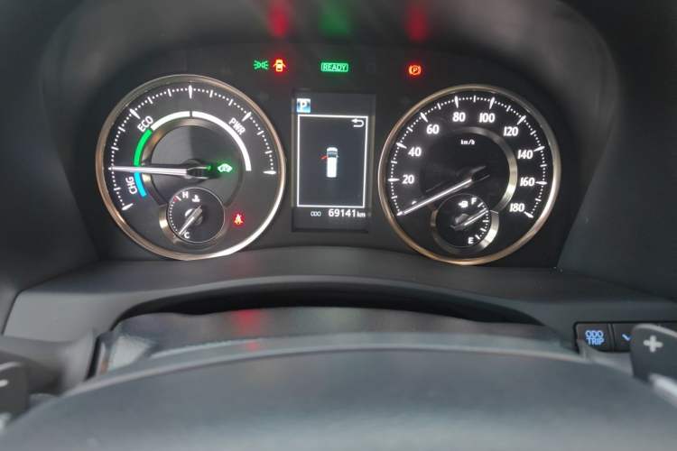 Used Toyota Vellfire 2021 Crown Dual-Engine 2.5L HV Supreme Edition Odometer Close Up